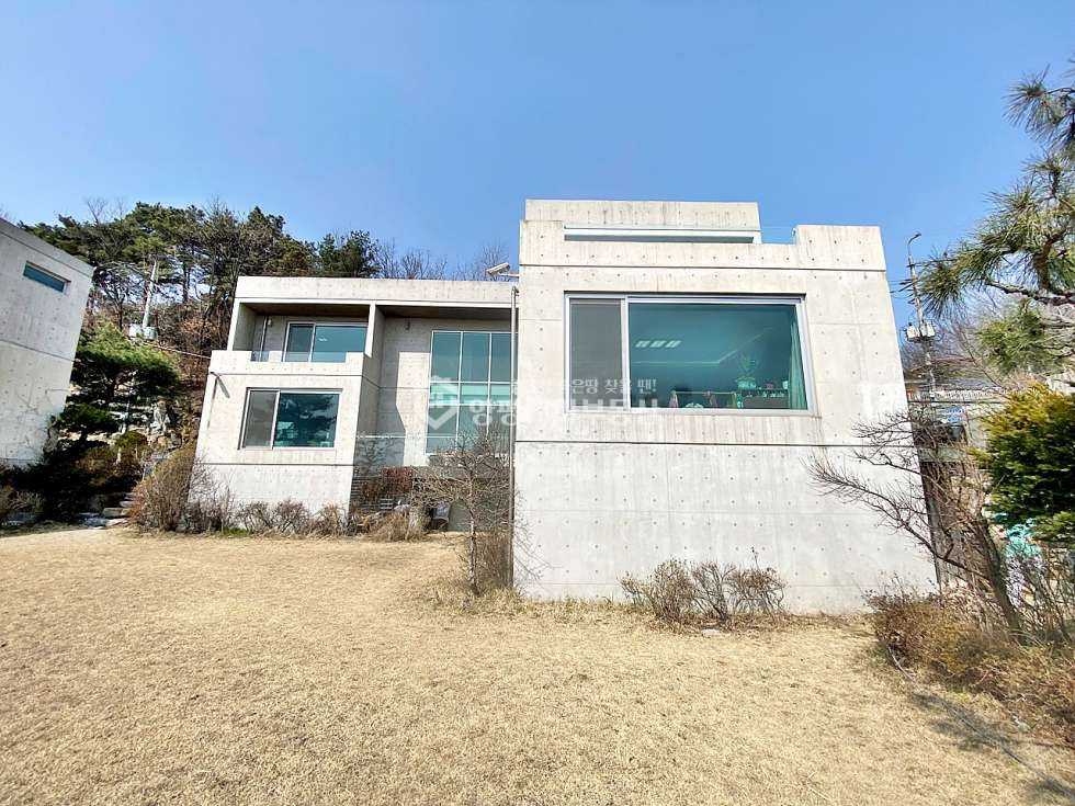 경기 양평군 양평읍 오빈리 주건축물제1동 [계약완료] 오빈역인근 남한강 조망하는 노출콘크리트 주택 전세 전세 매물번호 10778 사진 2