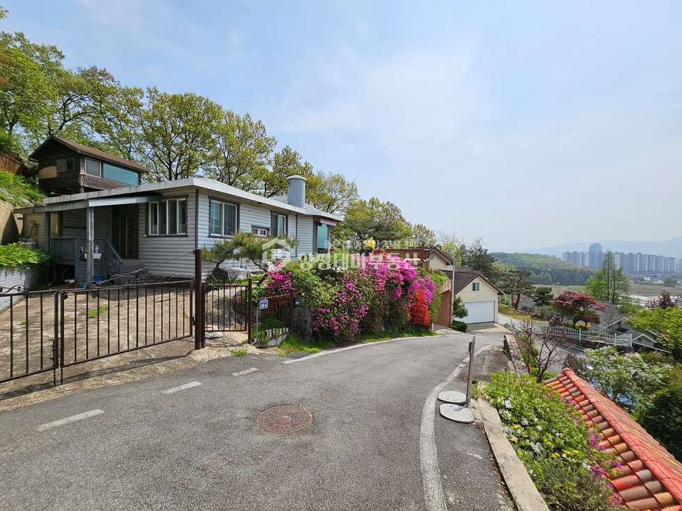 경기 양평군 양평읍 신애리 [양평읍전원주택] 양평역 5분거리에 독보적인 전망대를 가진 전원주택 매매. 매매 매물번호 10030 사진 1